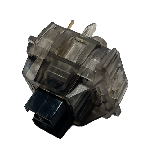 Schuin vooraanzicht van de Gateron Ink V2 Black switch met glanzende smoke-behuizing en zwarte stem